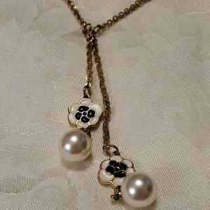 Elegant Gold and Black Floral Pearl Necklace. 3059